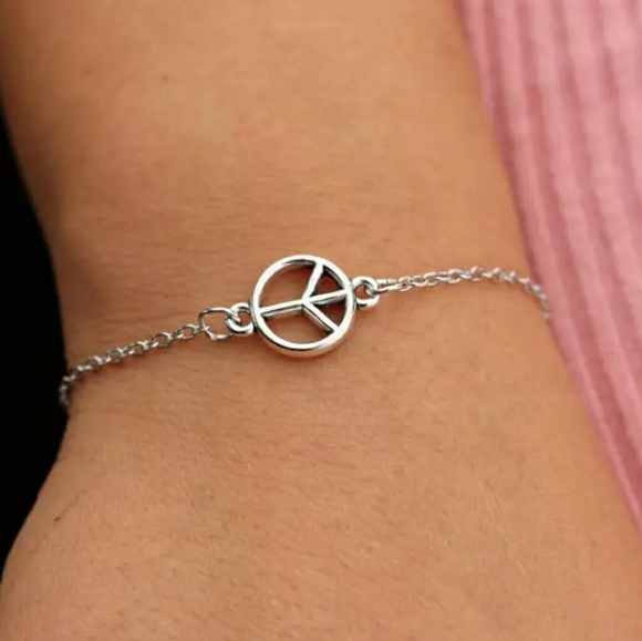 Jewelry - 🦋Just In! **Peace Sign Bracelet**